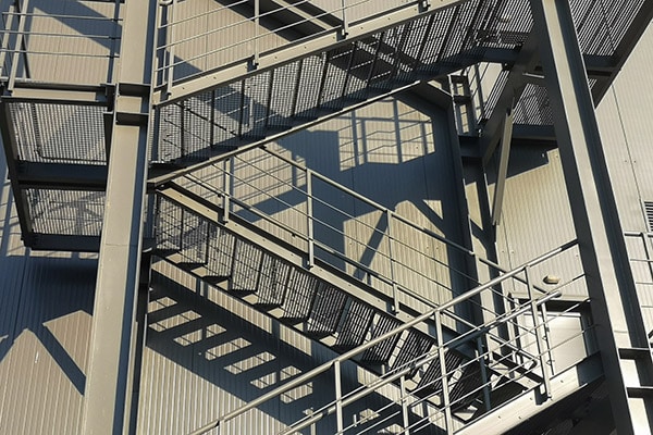 Produzione-di-ponteggi-soppalchi-scale-di-sicurezza-modena
